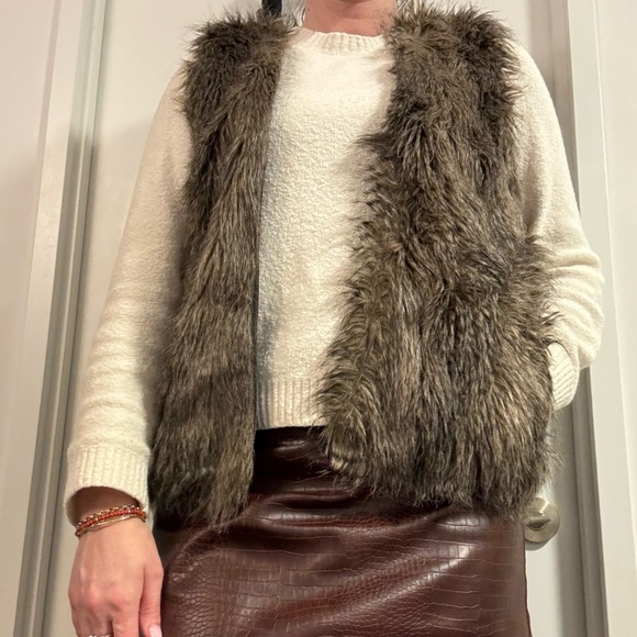 H&M Faux Fur Vest - Picture 2 of 9